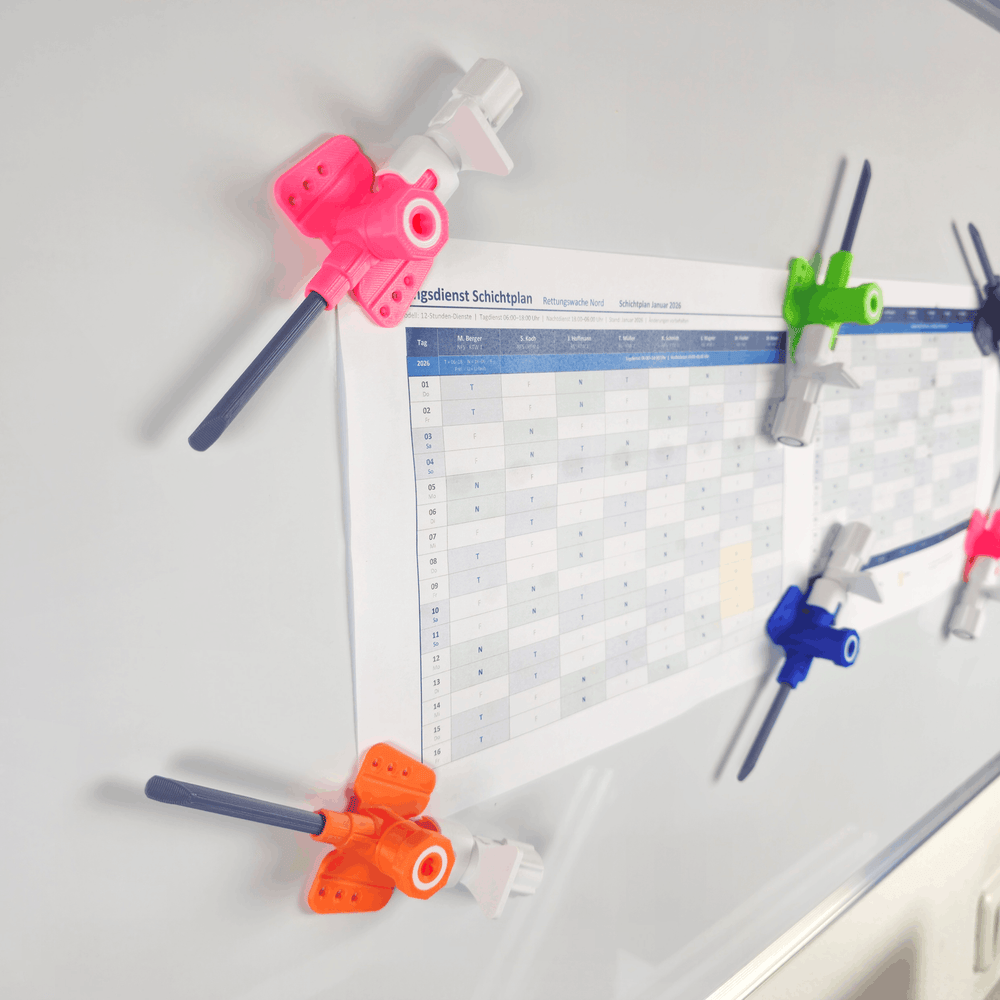 Neue Kühlschrankmagnete: Druckknopfmelder & Venenverweilkanülen